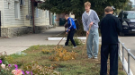 Аткарские школьники открыли сезон осенних субботников