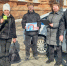 В Аткарске инспекторы дарили детям световозвращающие наклейки - Газета Аткарская газета